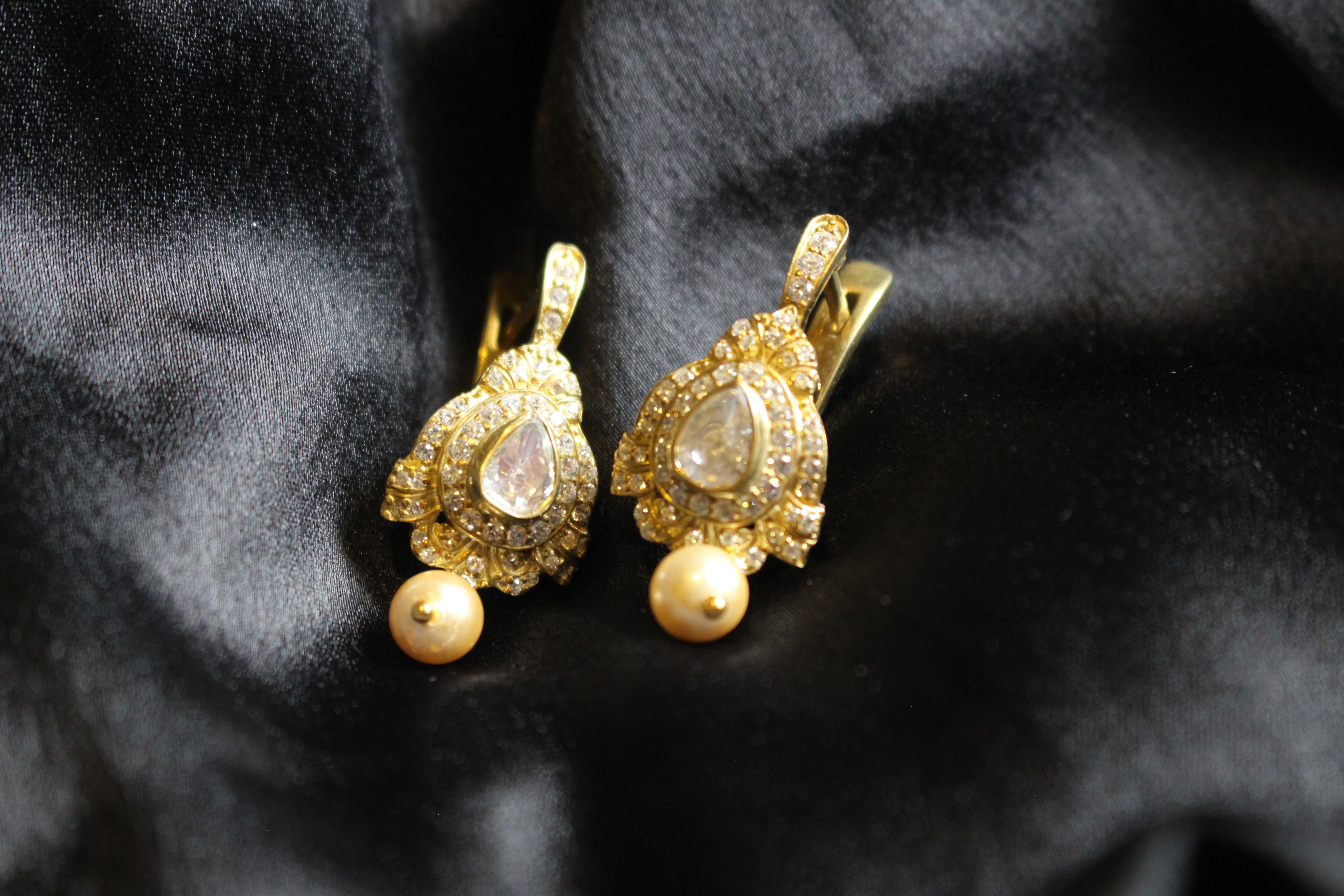 Arna Earrings